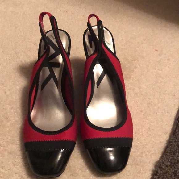 Anne Klein 8.5M Red and Black Wedge - Picture 1 of 11